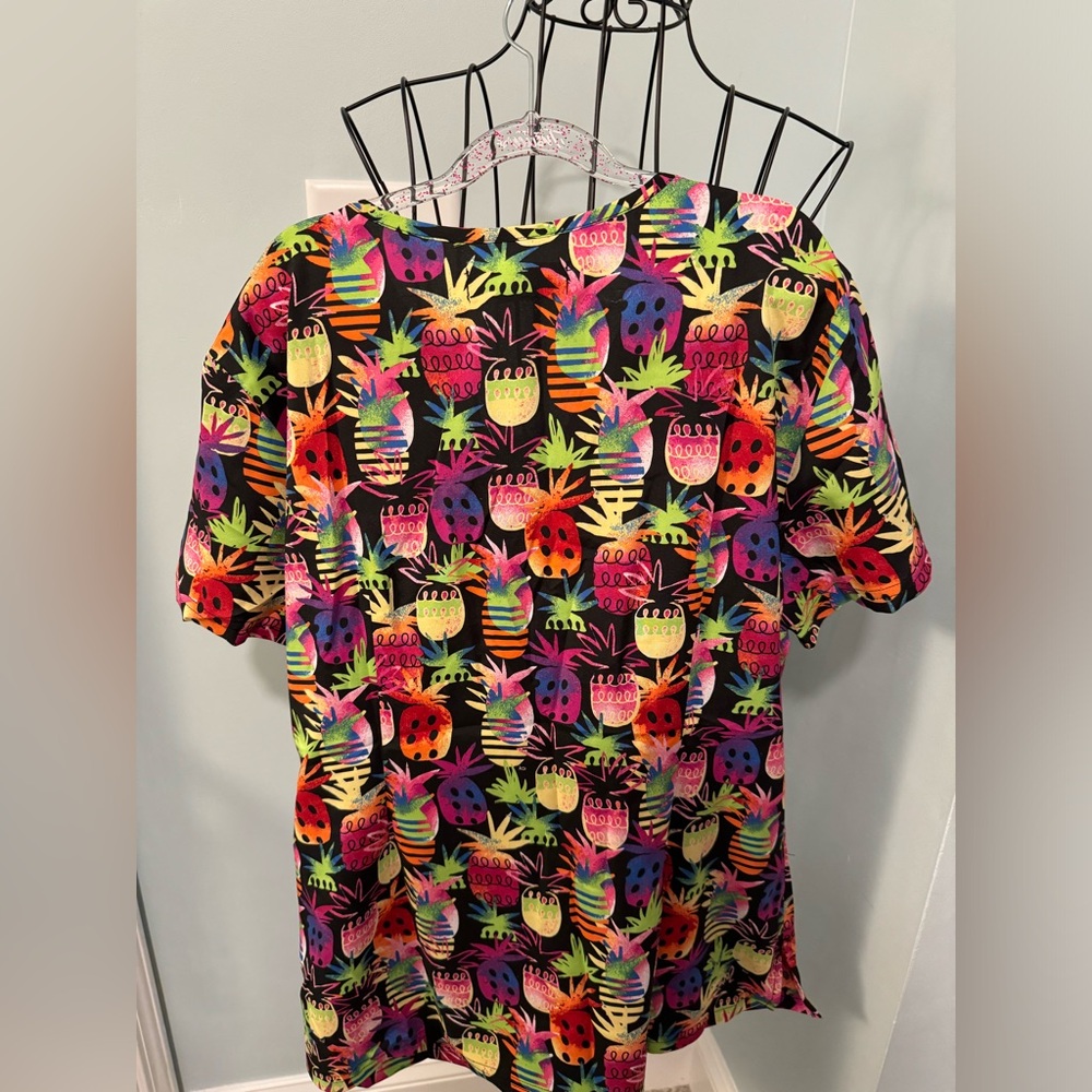 NEW Koi Basics Leslie Tiki Pineapple Large L scrub top green red women ladies - Picture 8 of 9